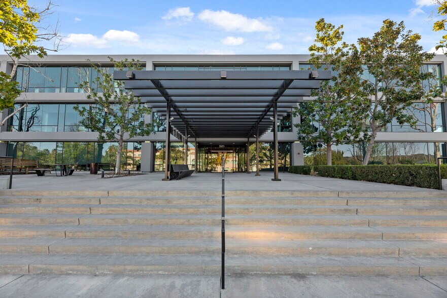 2625 Townsgate Rd, Westlake Village, CA à louer - Photo de l’immeuble – Image 3 sur 33