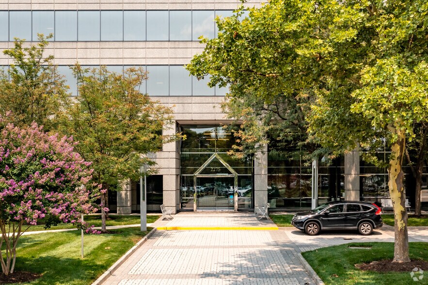 2275 Research Blvd, Rockville, MD à louer - Photo de l’immeuble – Image 3 sur 29