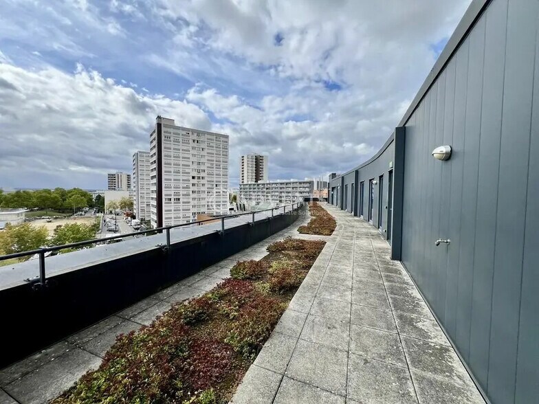 Bureau dans Argenteuil à louer - Photo de l’immeuble – Image 2 sur 12