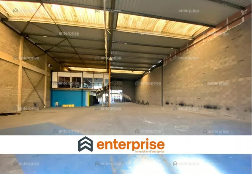 Local commercial dans Compiègne à louer - Photo de l’immeuble – Image 1 sur 6