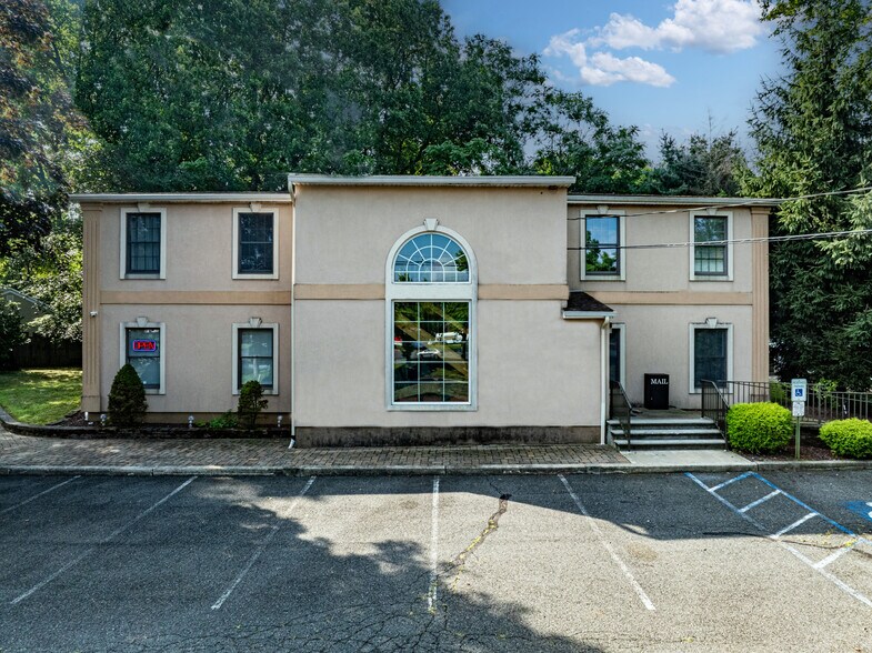 1562 Route 130, North Brunswick, NJ à vendre - Photo de l’immeuble – Image 1 sur 8
