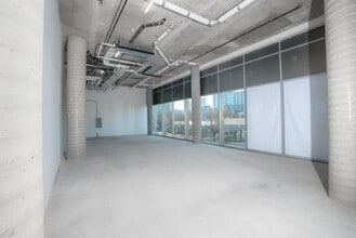 3328 No. 3 Rd, Richmond, BC à louer Photo intérieure– Image 2 sur 5