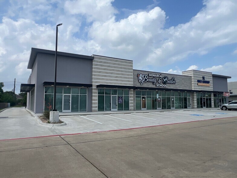 6324 West, Houston, TX à louer - Photo de l’immeuble – Image 2 sur 3