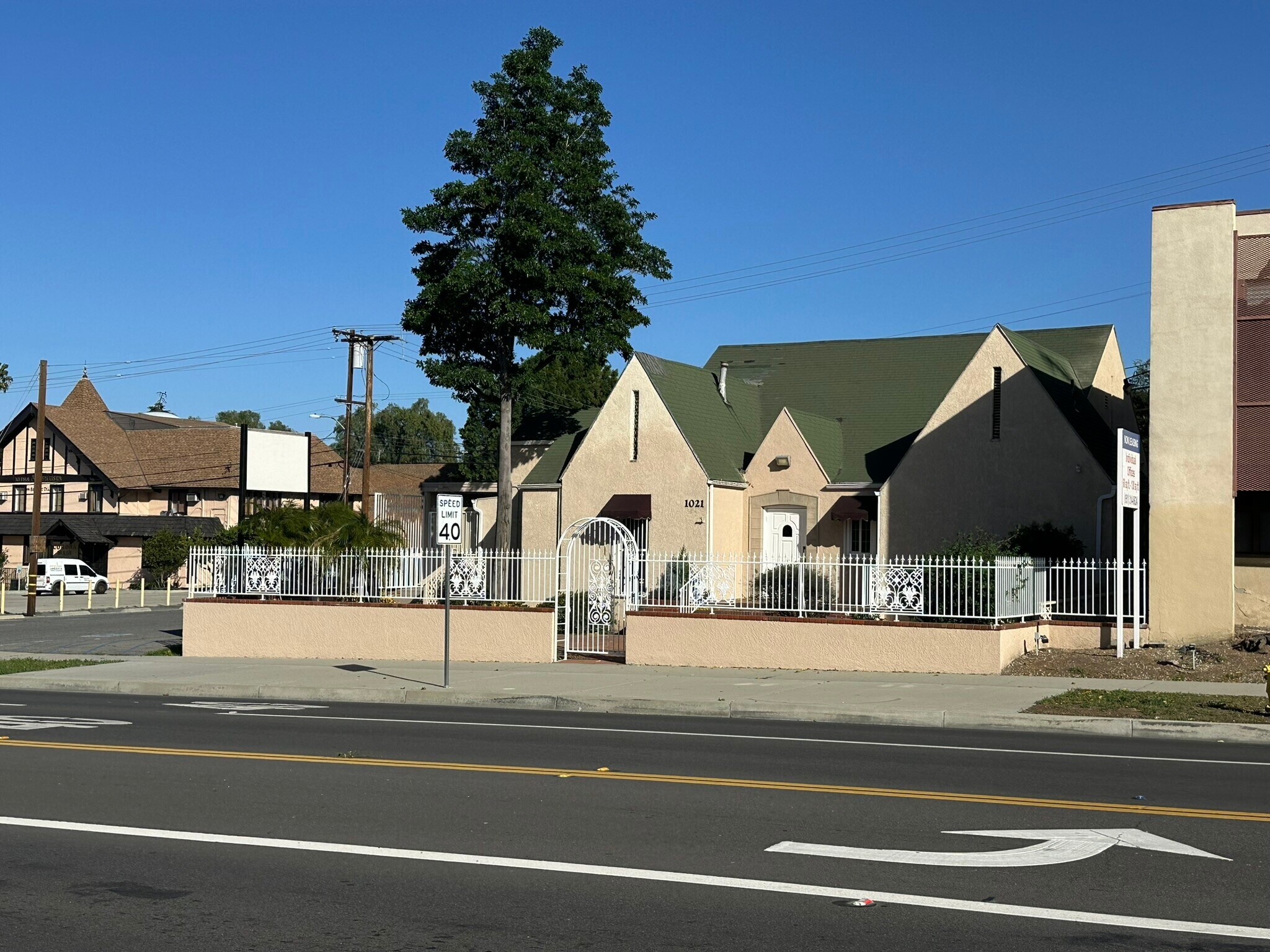 1021 S Main St, Corona, CA à vendre Photo de l’immeuble– Image 1 sur 5