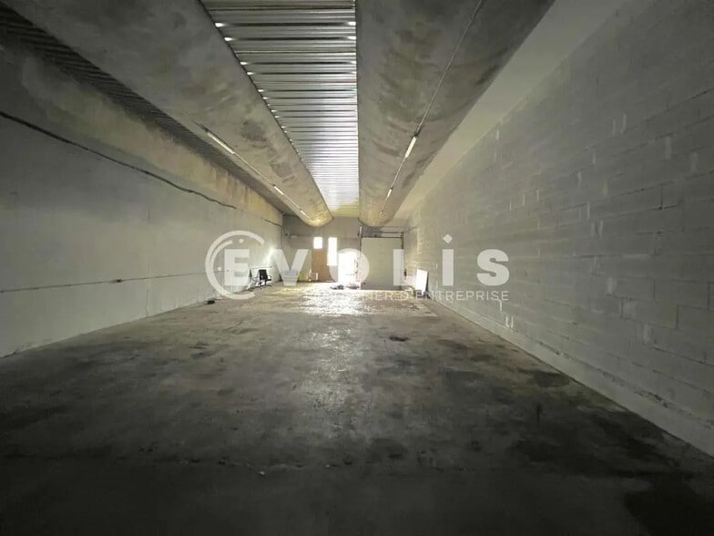 Local d’activités dans Saint-Priest à louer - Photo intérieure – Image 3 sur 6