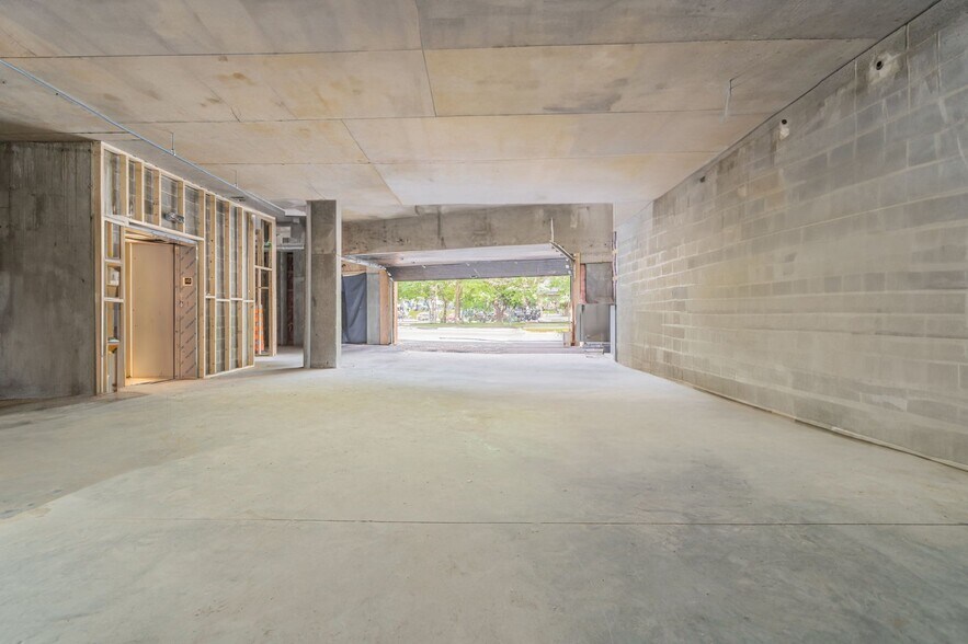 6332 Rue Sherbrooke O, Montréal, QC à louer - Photo intérieure – Image 2 sur 6