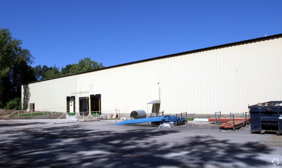 2240 29th St SE, Grand Rapids, MI à louer - Photo de l’immeuble – Image 3 sur 8