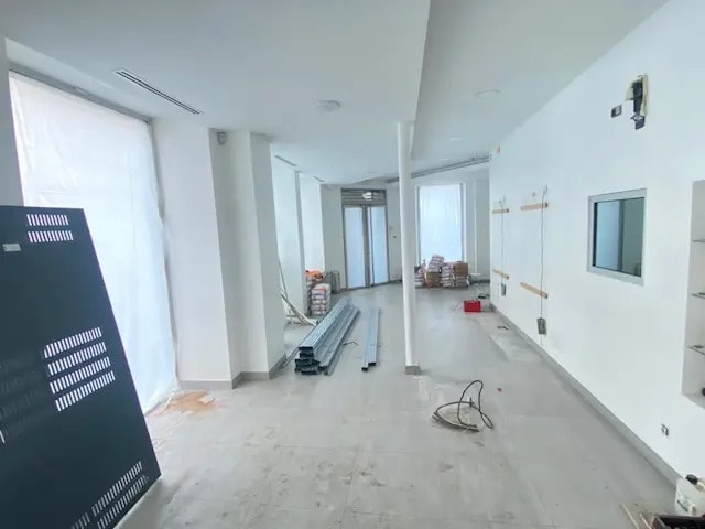 Local commercial dans Paris à louer - Photo intérieure – Image 2 sur 9