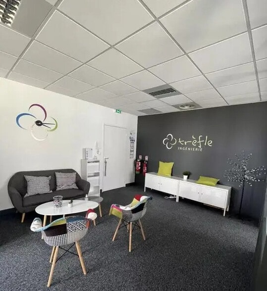 Bureau dans Saint-Priest à louer - Photo intérieure – Image 3 sur 4