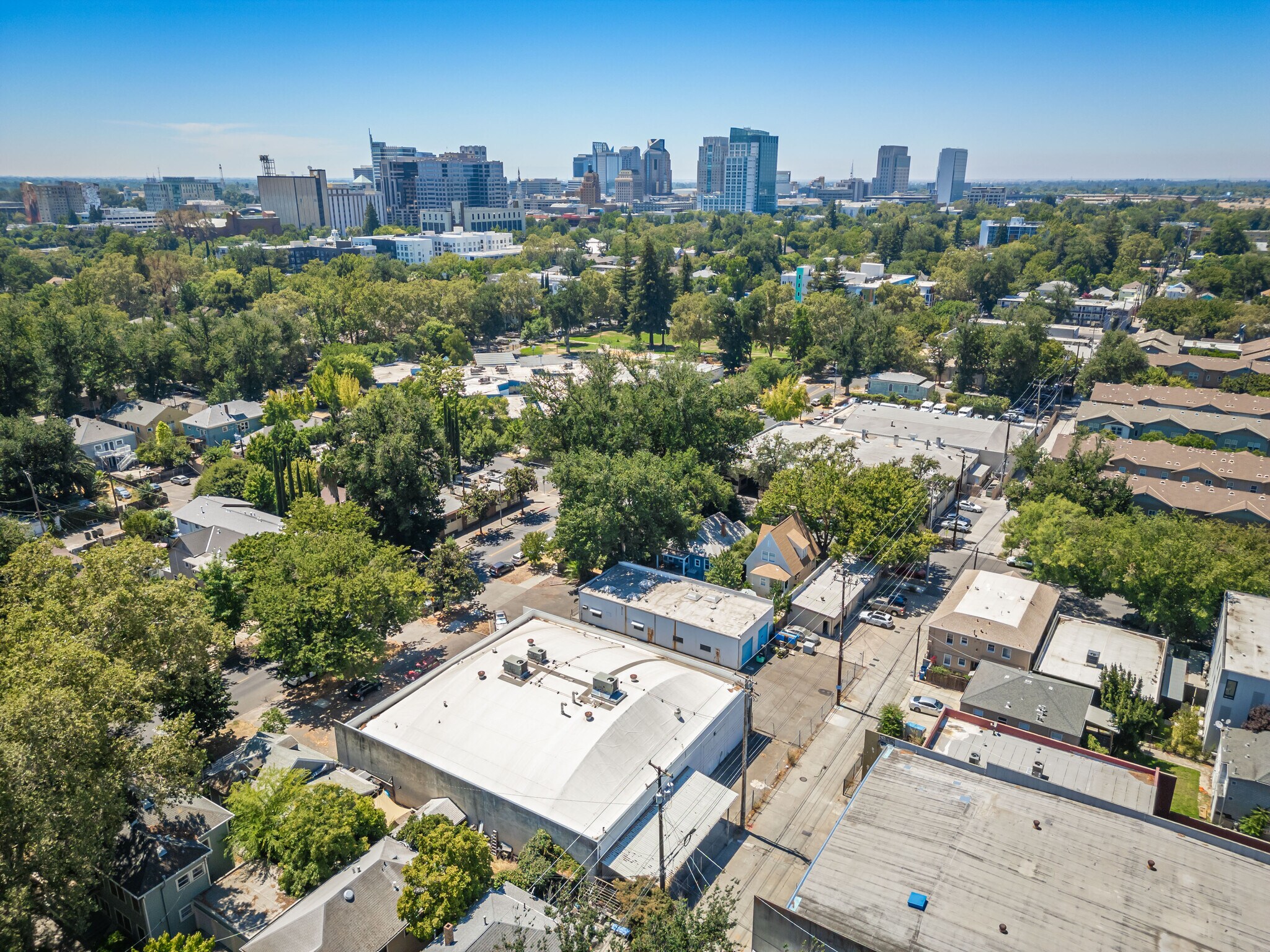 1819 E St, Sacramento, CA à vendre Photo de l’immeuble– Image 1 sur 15