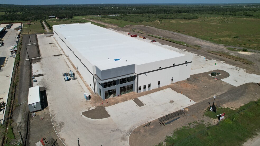 633 E Lone Star Dr, Mustang Ridge, TX à louer - Photo de l’immeuble – Image 3 sur 8