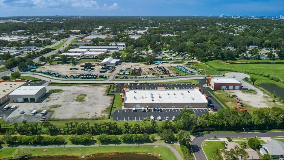 955 Foster Way, South Daytona, FL à vendre - Photo de l’immeuble – Image 3 sur 12