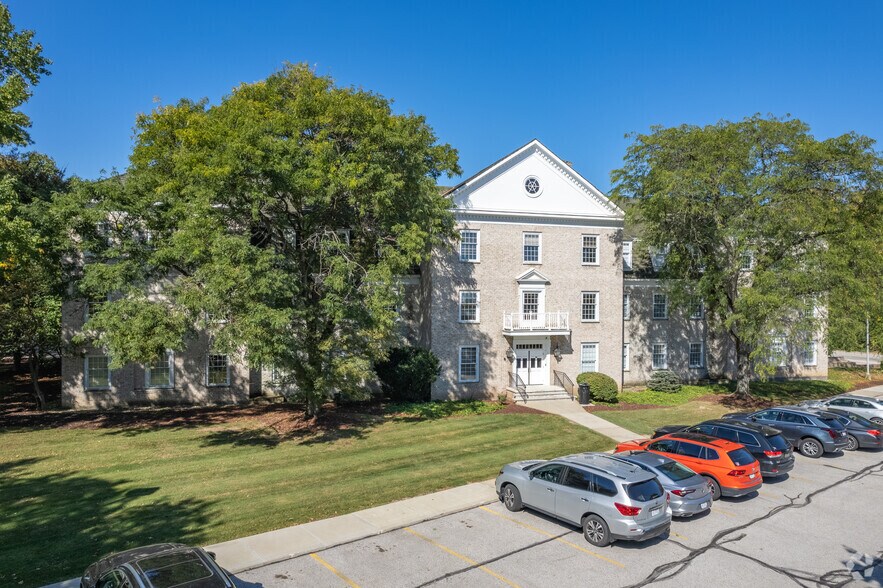 29425 Chagrin Blvd, Pepper Pike, OH à louer - Photo principale – Image 1 sur 6