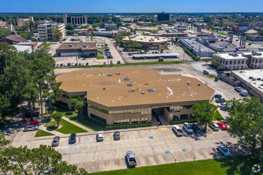 17030 Nanes Dr, Houston, TX à louer - Photo de l’immeuble – Image 2 sur 13