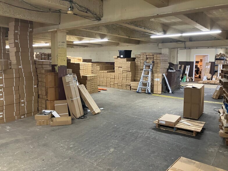 32 Intersection St, Hempstead, NY à louer - Photo de l’immeuble – Image 2 sur 10