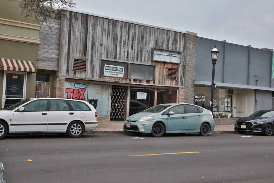 708 Ferry St, Martinez, CA à vendre - Photo de l’immeuble – Image 2 sur 11