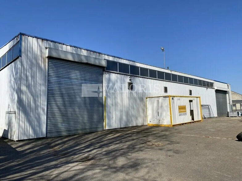 Local d’activités dans Vaulx-en-Velin à louer - Photo de l’immeuble – Image 3 sur 4