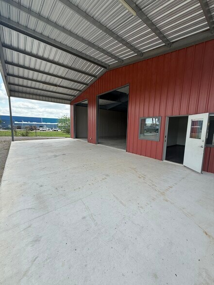 4235 FM 78, McQueeney, TX à louer - Photo de l’immeuble – Image 3 sur 42