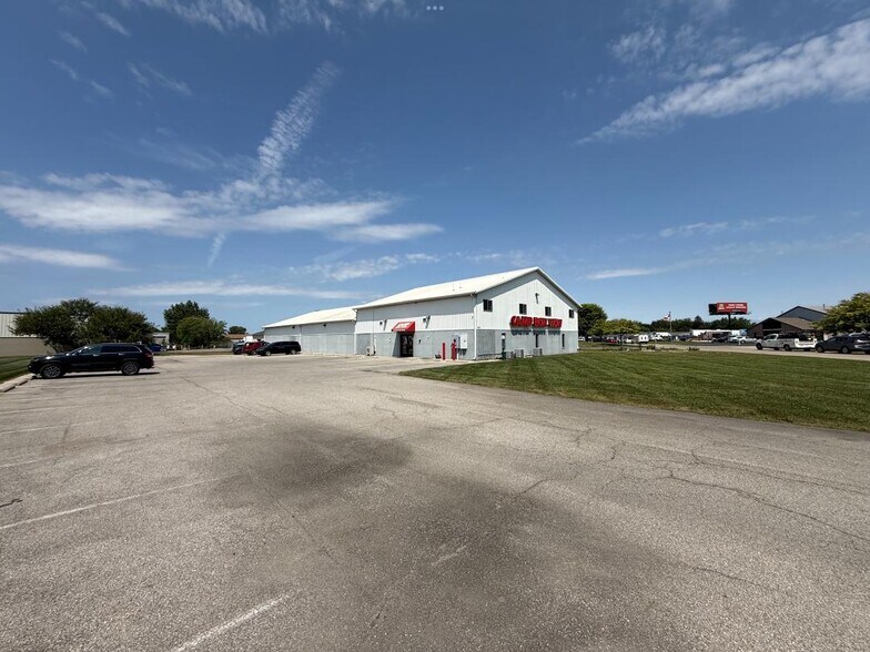 5311 Commerce Cir, Indianapolis, IN à vendre - Photo de l’immeuble – Image 2 sur 12