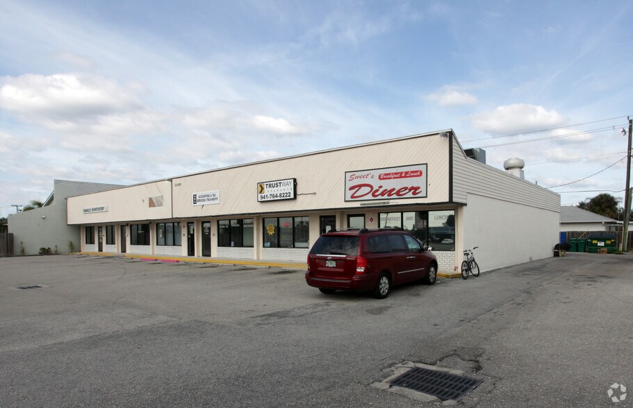 2300 Tamiami Trl, Port Charlotte, FL à louer - Photo principale – Image 1 sur 3