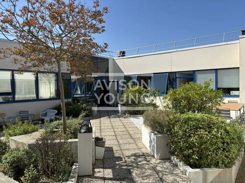 Local d’activités dans Gennevilliers à louer - Photo de l’immeuble – Image 3 sur 5