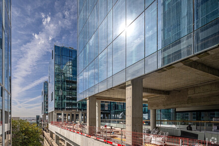 Bureau dans Puteaux à louer - Photo de l’immeuble – Image 2 sur 2