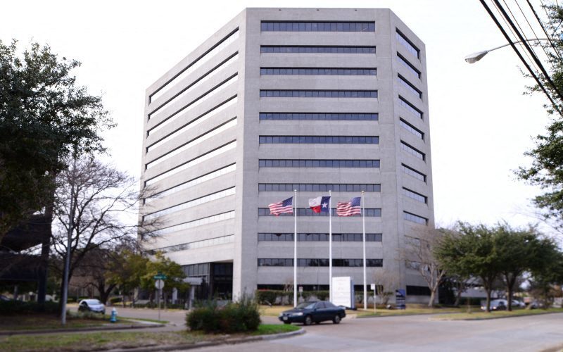 3900 Essex Ln, Houston, TX à louer Photo de l’immeuble– Image 1 sur 2