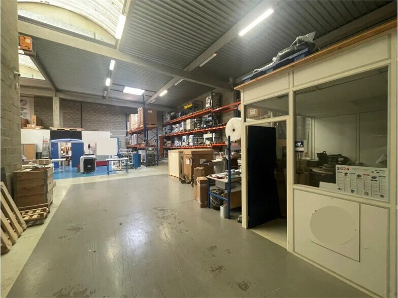 Local d'activités dans Trappes à vendre - Photo intérieure – Image 1 sur 9