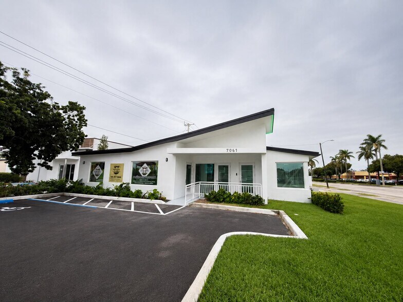 7061 Taft St, Hollywood, FL à vendre - Photo de l’immeuble – Image 1 sur 14