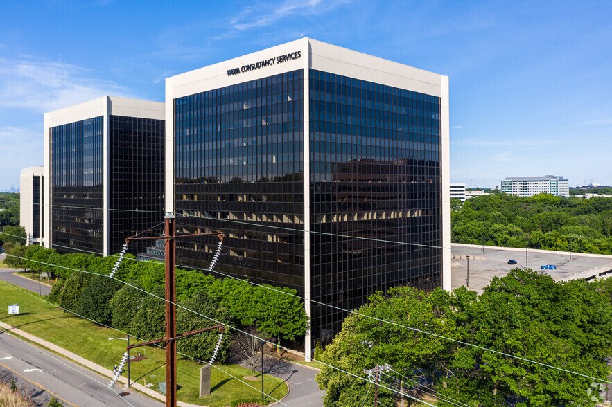 379 Thornall St, Edison, NJ à louer - Photo principale – Image 1 sur 9