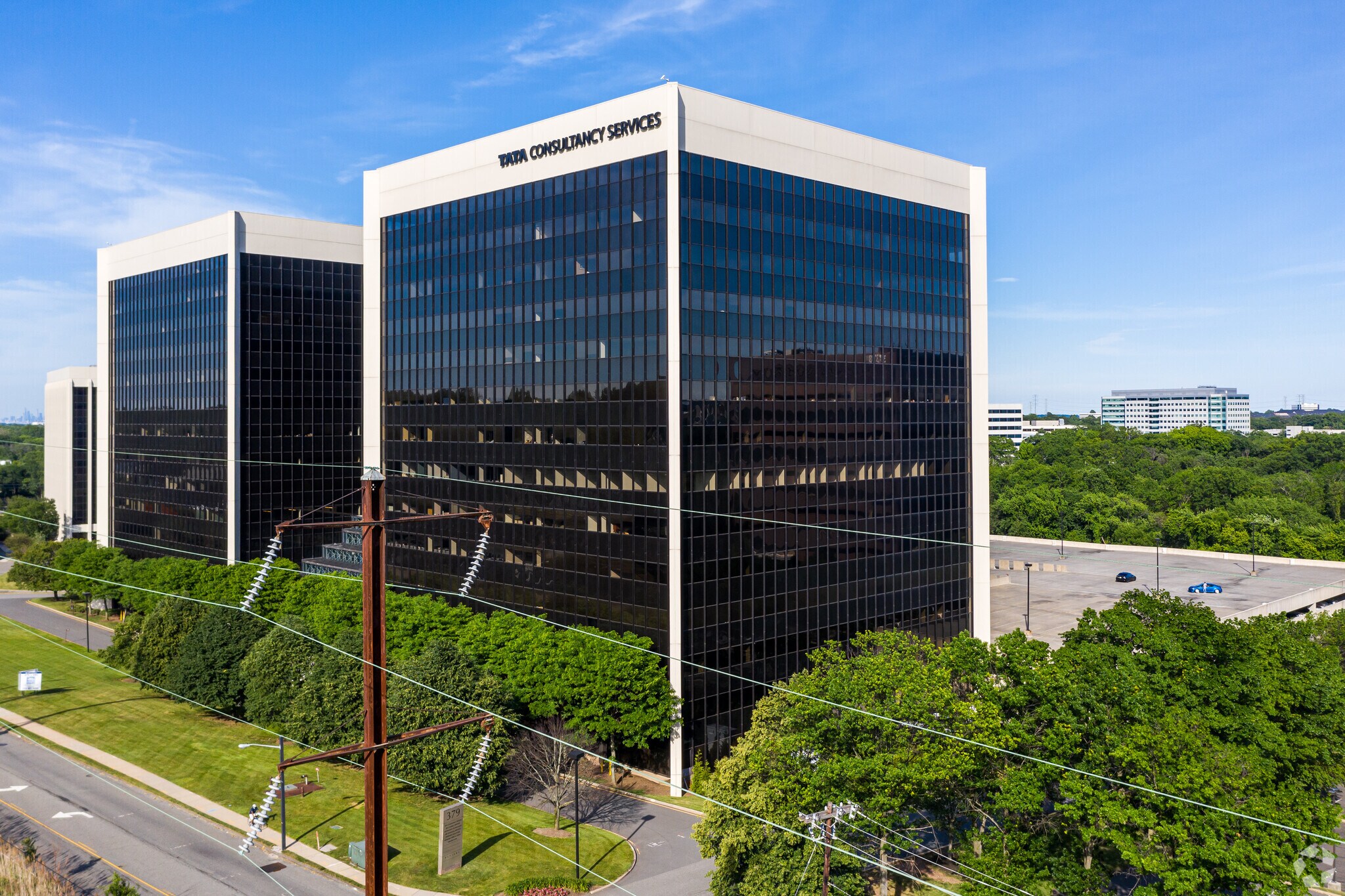 379 Thornall St, Edison, NJ à louer Photo principale– Image 1 sur 10