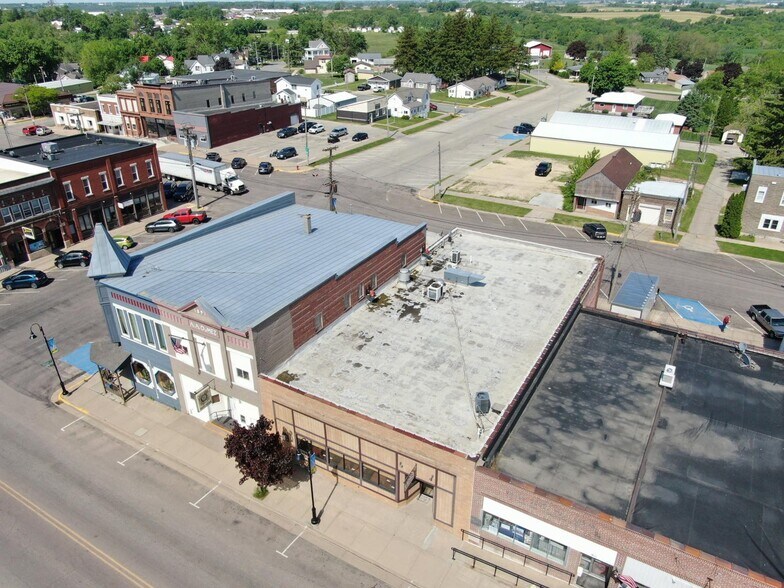909 Front St, Cashton, WI à vendre - Photo de l’immeuble – Image 2 sur 39
