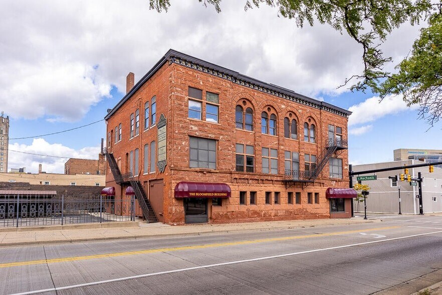 100 W Washington Ave, Jackson, MI à vendre - Photo de l’immeuble – Image 2 sur 24