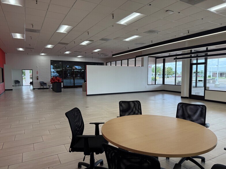 3190 Auto Center Cir, Stockton, CA à vendre - Photo de l’immeuble – Image 2 sur 25