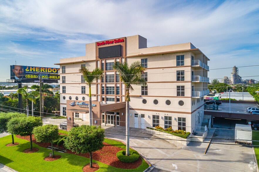 12484 NW South River Dr, Medley, FL à louer - Photo principale – Image 1 sur 14