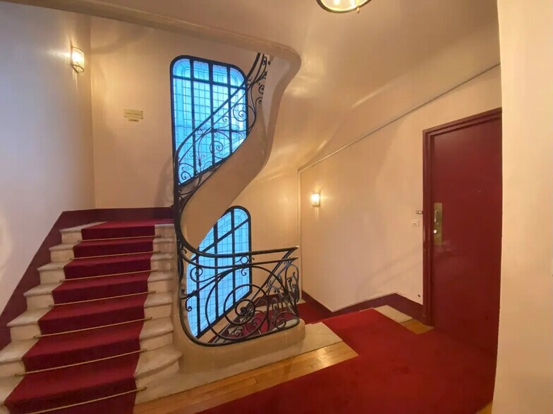 Bureau dans Paris à louer - Photo de l’immeuble – Image 2 sur 7
