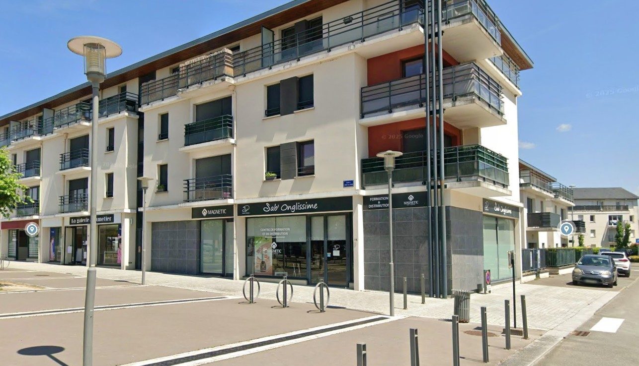 Local commercial dans Le Coudray à vendre Photo de l’immeuble– Image 1 sur 12