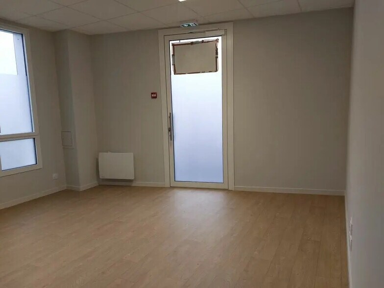 Bureau dans Combourg à louer - Photo intérieure – Image 2 sur 4