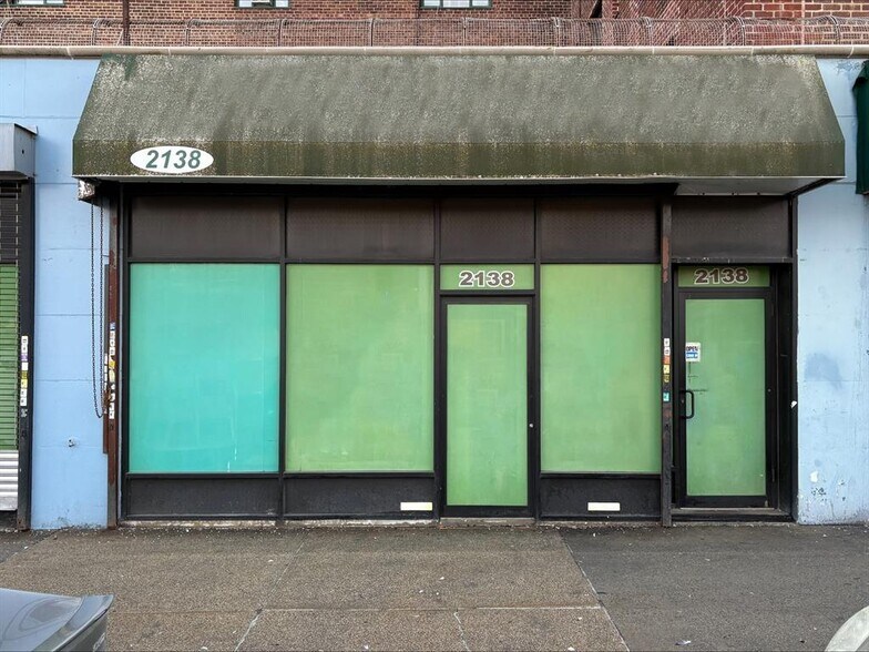 2132-2138 E Tremont Ave, Bronx, NY à louer - Photo de l’immeuble – Image 2 sur 3