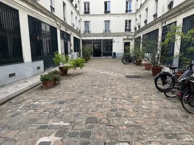 Local commercial dans Paris à vendre - Photo de l’immeuble – Image 1 sur 12