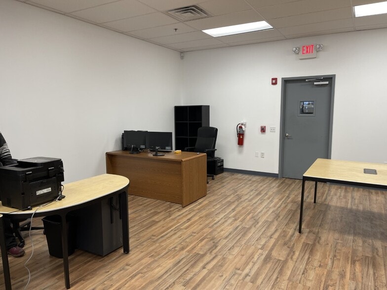 746 Gotham Pky, Carlstadt, NJ à louer - Photo intérieure – Image 3 sur 9