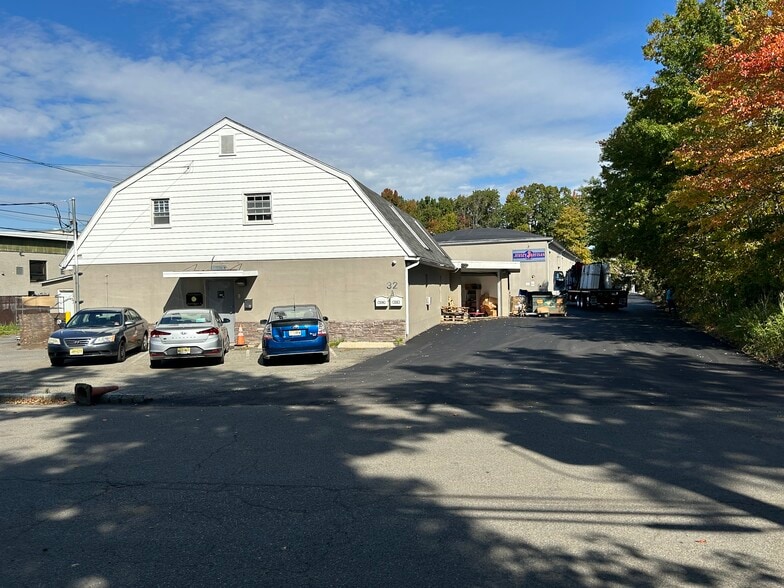 32 Pier Ln W, Fairfield, NJ à louer - Photo de l’immeuble – Image 1 sur 2