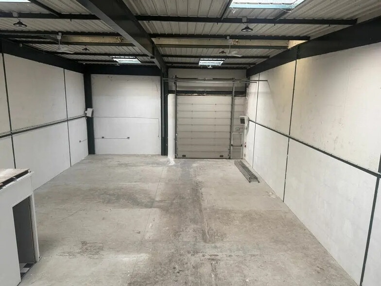 Local d’activités dans Villepinte à louer - Photo intérieure – Image 2 sur 4