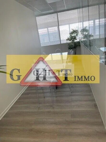 Bureau dans Neuilly-sur-Marne à louer - Photo de l’immeuble – Image 1 sur 3