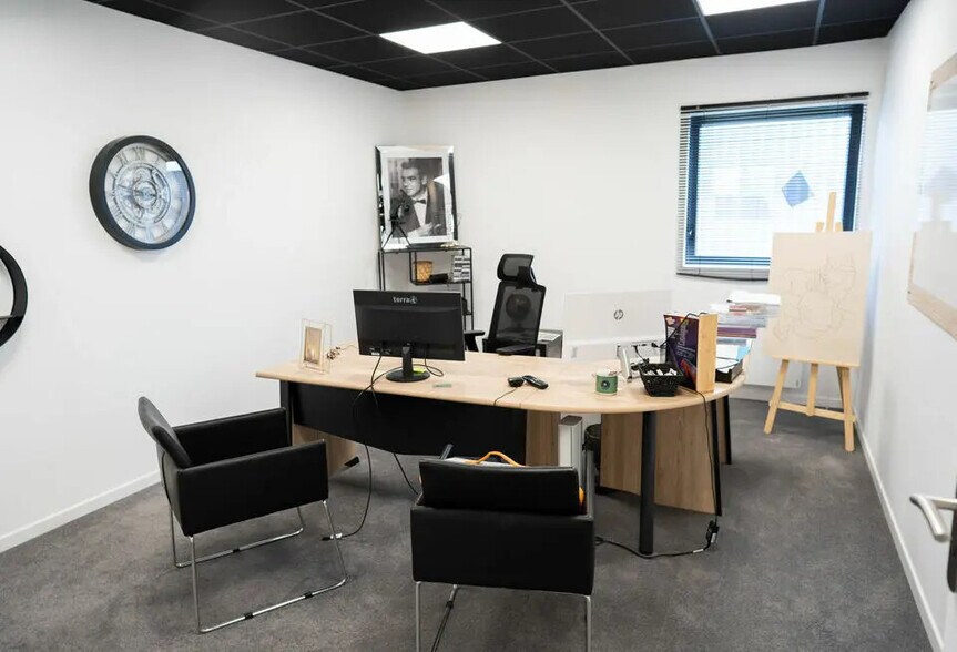 Local d’activités dans Grentheville à louer - Photo intérieure – Image 3 sur 8