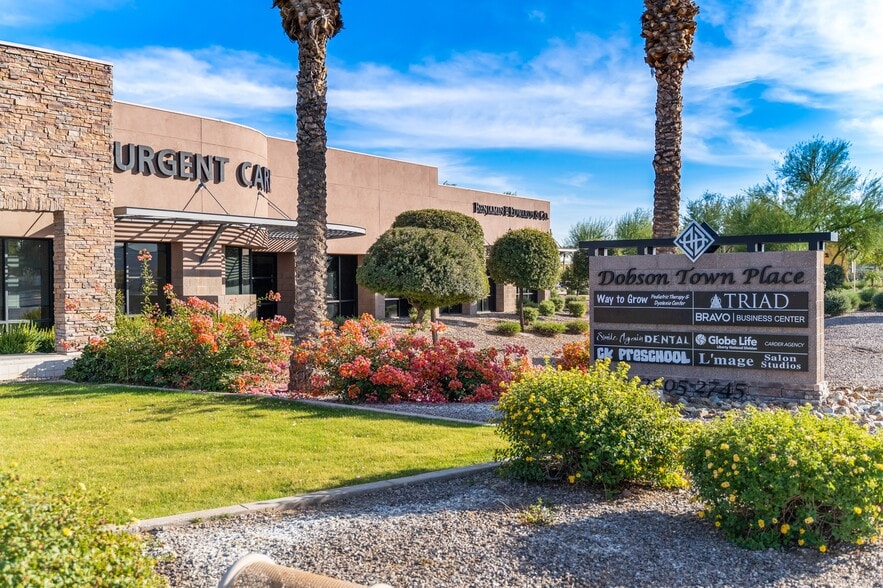 2715 S Alma School Rd, Chandler, AZ à louer - Photo de l’immeuble – Image 2 sur 10