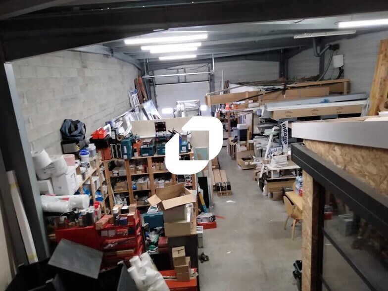 Local d’activités dans Eysines à louer - Photo de l’immeuble – Image 1 sur 4