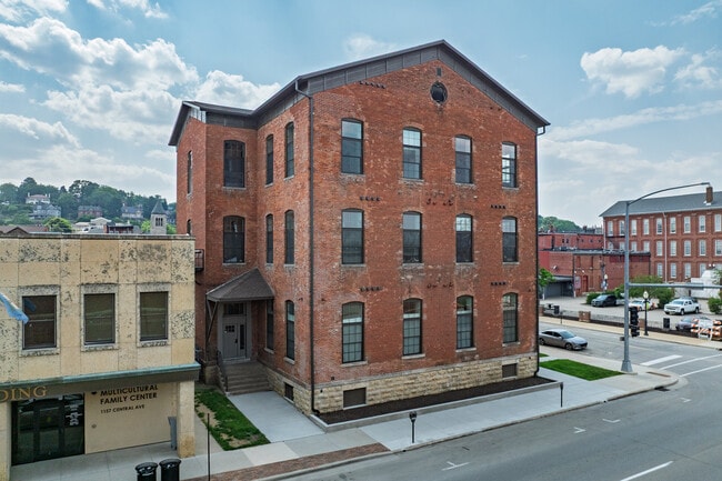 Plus de détails pour 1199 Central Ave, Dubuque, IA - Logement à vendre