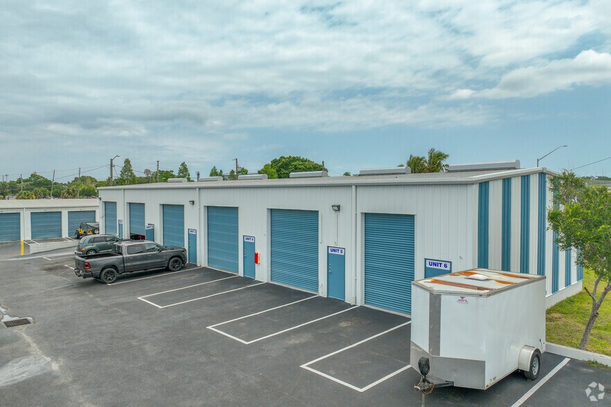 6270 118th Ave N, Largo, FL à vendre - Photo de l’immeuble – Image 2 sur 9