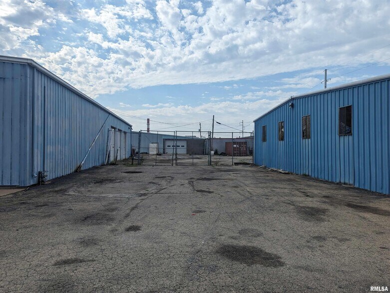 208 SW Center St, Peoria, IL à louer - Photo de l’immeuble – Image 3 sur 7